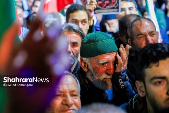 گزارش تصویری | چهل‌ودومین شب ایستادگی مردم در خیابان و تشییع پیکر یک شهید جنگ رمضان در مشهد