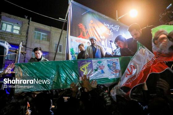گزارش تصویری | چهل‌ودومین شب ایستادگی مردم در خیابان و تشییع پیکر یک شهید جنگ رمضان در مشهد
