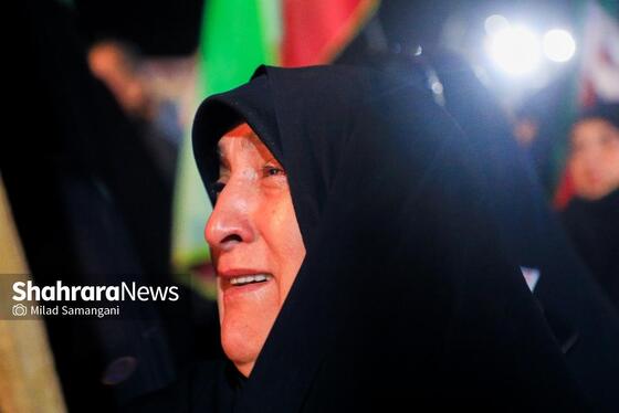 گزارش تصویری | چهل‌ودومین شب ایستادگی مردم در خیابان و تشییع پیکر یک شهید جنگ رمضان در مشهد