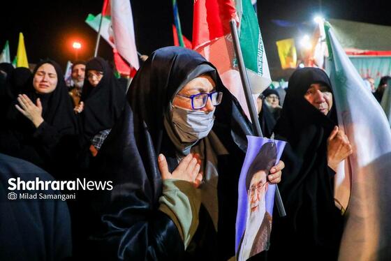 گزارش تصویری | چهل‌ودومین شب ایستادگی مردم در خیابان و تشییع پیکر یک شهید جنگ رمضان در مشهد