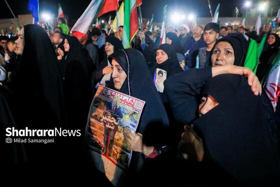 گزارش تصویری | چهل‌ودومین شب ایستادگی مردم در خیابان و تشییع پیکر یک شهید جنگ رمضان در مشهد