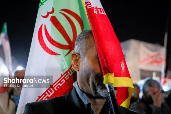 گزارش تصویری | چهل‌ودومین شب ایستادگی مردم در خیابان و تشییع پیکر یک شهید جنگ رمضان در مشهد