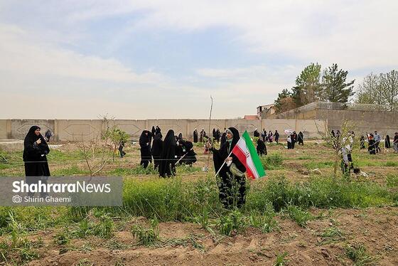 گزارش تصویری | طرح کاشت نهال به یاد دانش آموزان شهید مدرسه میناب