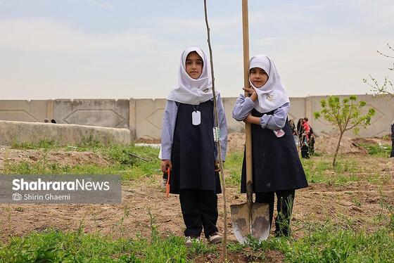 گزارش تصویری | طرح کاشت نهال به یاد دانش آموزان شهید مدرسه میناب