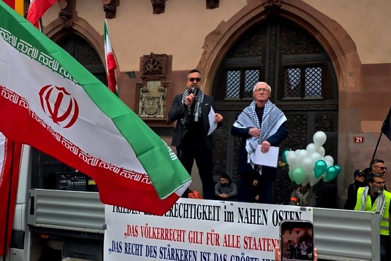 گزارش تصویری | افغانستانی‌ها و ایرانی‌ها زیر یک پرچم در سنگر خیابان‌های فرانکفورت