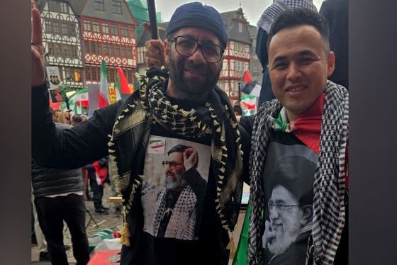 گزارش تصویری | افغانستانی‌ها و ایرانی‌ها زیر یک پرچم در سنگر خیابان‌های فرانکفورت