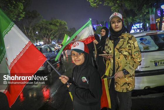 گزارش تصویری | موج چهل و ششم حضور حماسی مردم مشهد زیر باران رحمت الهی