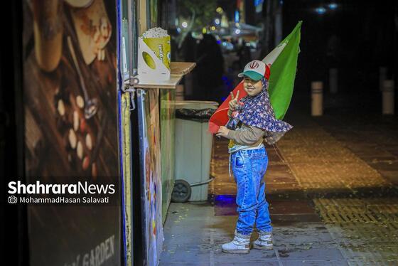 گزارش تصویری | موج چهل و ششم حضور حماسی مردم مشهد زیر باران رحمت الهی