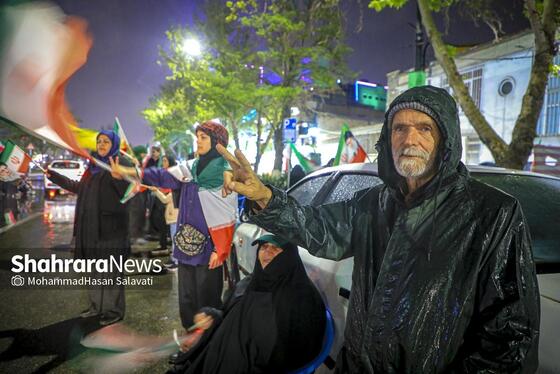 گزارش تصویری | موج چهل و ششم حضور حماسی مردم مشهد زیر باران رحمت الهی