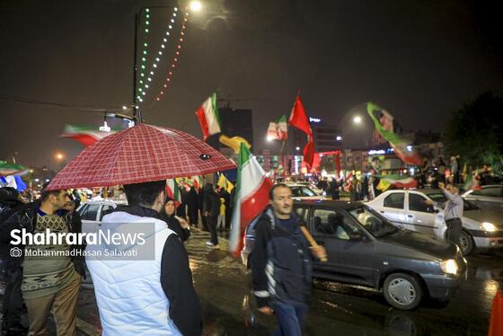 گزارش تصویری | موج چهل و ششم حضور حماسی مردم مشهد زیر باران رحمت الهی