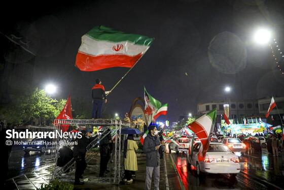 گزارش تصویری | موج چهل و ششم حضور حماسی مردم مشهد زیر باران رحمت الهی