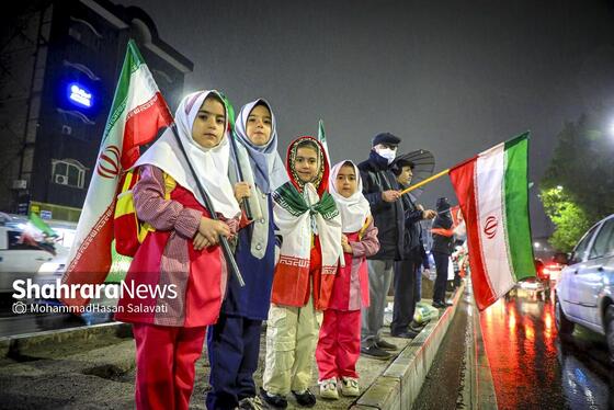 گزارش تصویری | موج چهل و ششم حضور حماسی مردم مشهد زیر باران رحمت الهی