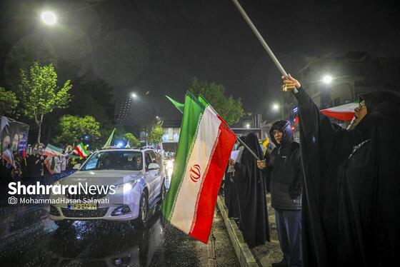 گزارش تصویری | موج چهل و ششم حضور حماسی مردم مشهد زیر باران رحمت الهی