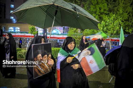 گزارش تصویری | موج چهل و ششم حضور حماسی مردم مشهد زیر باران رحمت الهی