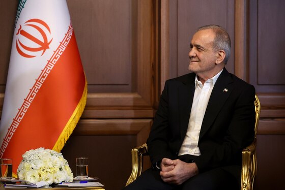 رئیس جمهور با فرمانده ارتش پاکستان دیدار کرد + عکس (۲۷ فروردین ۱۴۰۵)