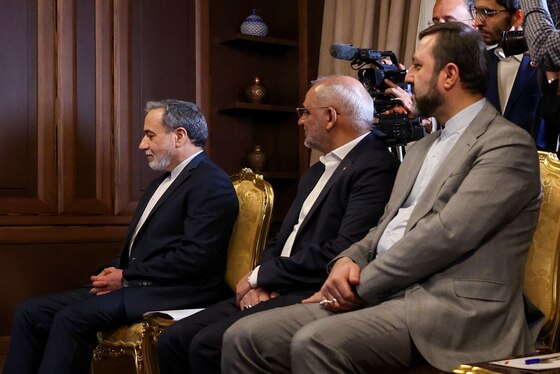 رئیس جمهور با فرمانده ارتش پاکستان دیدار کرد + عکس (۲۷ فروردین ۱۴۰۵)