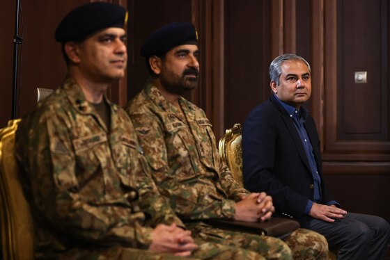 رئیس جمهور با فرمانده ارتش پاکستان دیدار کرد + عکس (۲۷ فروردین ۱۴۰۵)