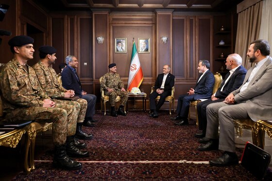 رئیس جمهور با فرمانده ارتش پاکستان دیدار کرد + عکس (۲۷ فروردین ۱۴۰۵)