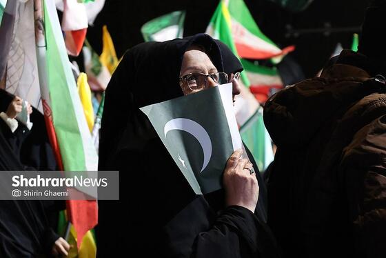 گزارش تصویری | چهل و هفتمین شب حضور حماسی مردم در خیابان | همبستگی پاکستانی های مقیم مشهد با ملت ایران