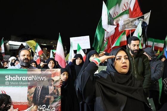 گزارش تصویری | چهل و هفتمین شب حضور حماسی مردم در خیابان | همبستگی پاکستانی های مقیم مشهد با ملت ایران