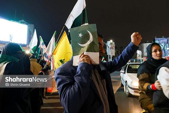 گزارش تصویری | چهل و هفتمین شب حضور حماسی مردم در خیابان | همبستگی پاکستانی های مقیم مشهد با ملت ایران