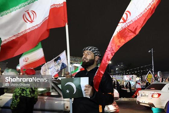 گزارش تصویری | چهل و هفتمین شب حضور حماسی مردم در خیابان | همبستگی پاکستانی های مقیم مشهد با ملت ایران
