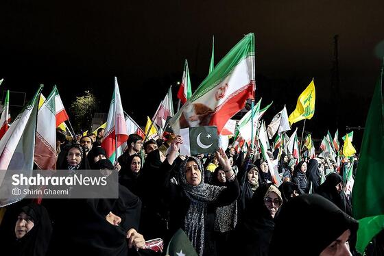 گزارش تصویری | چهل و هفتمین شب حضور حماسی مردم در خیابان | همبستگی پاکستانی های مقیم مشهد با ملت ایران