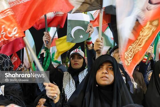 گزارش تصویری | چهل و هفتمین شب حضور حماسی مردم در خیابان | همبستگی پاکستانی های مقیم مشهد با ملت ایران
