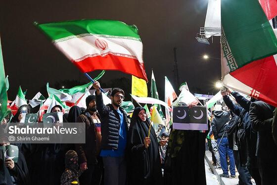 گزارش تصویری | چهل و هفتمین شب حضور حماسی مردم در خیابان | همبستگی پاکستانی های مقیم مشهد با ملت ایران