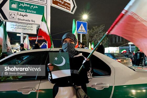گزارش تصویری | چهل و هفتمین شب حضور حماسی مردم در خیابان | همبستگی پاکستانی های مقیم مشهد با ملت ایران