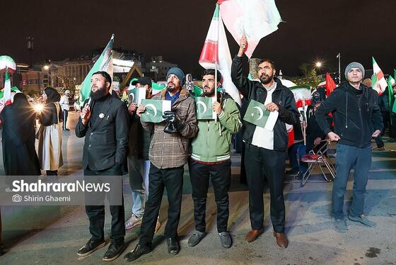 گزارش تصویری | چهل و هفتمین شب حضور حماسی مردم در خیابان | همبستگی پاکستانی های مقیم مشهد با ملت ایران