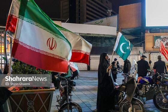 گزارش تصویری | چهل و هفتمین شب حضور حماسی مردم در خیابان | همبستگی پاکستانی های مقیم مشهد با ملت ایران