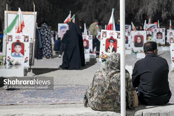 گزارش تصویری | گلزار شهدای میناب در آخرین جمعه ماه فروردین