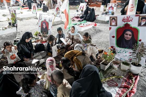 گزارش تصویری | گلزار شهدای میناب در آخرین جمعه ماه فروردین