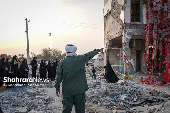 گزارش تصویری | حضور قهرمانان ملی و المپیک در میناب برای همدردی با خانواده دانش‌آموزان شهید