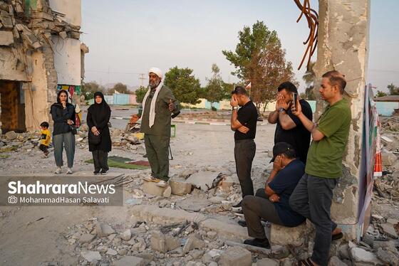 گزارش تصویری | حضور قهرمانان ملی و المپیک در میناب برای همدردی با خانواده دانش‌آموزان شهید