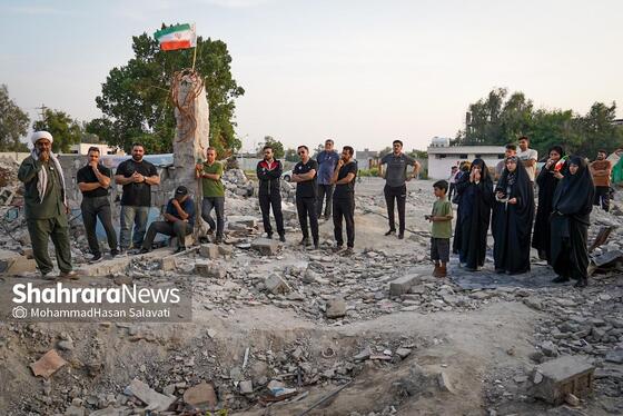 گزارش تصویری | حضور قهرمانان ملی و المپیک در میناب برای همدردی با خانواده دانش‌آموزان شهید