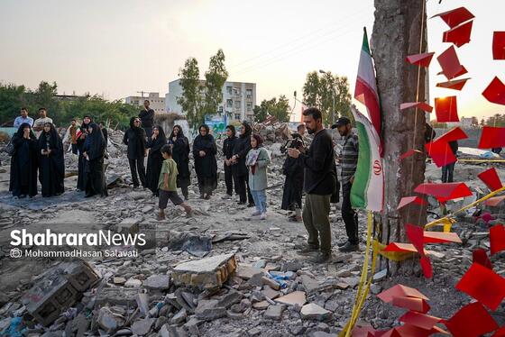 گزارش تصویری | حضور قهرمانان ملی و المپیک در میناب برای همدردی با خانواده دانش‌آموزان شهید