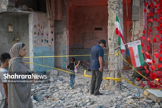 گزارش تصویری | حضور قهرمانان ملی و المپیک در میناب برای همدردی با خانواده دانش‌آموزان شهید