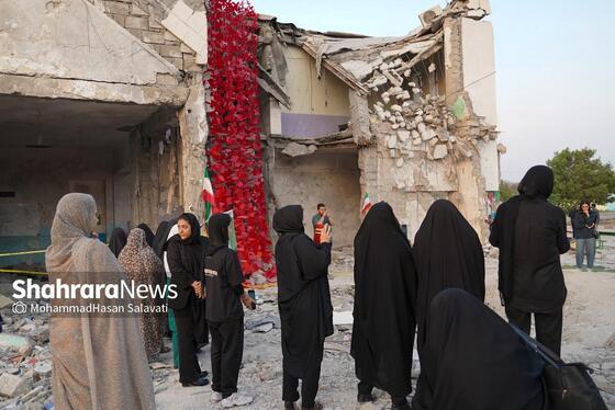 گزارش تصویری | حضور قهرمانان ملی و المپیک در میناب برای همدردی با خانواده دانش‌آموزان شهید