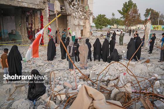 گزارش تصویری | حضور قهرمانان ملی و المپیک در میناب برای همدردی با خانواده دانش‌آموزان شهید