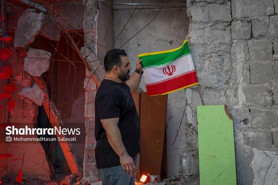 گزارش تصویری | حضور قهرمانان ملی و المپیک در میناب برای همدردی با خانواده دانش‌آموزان شهید