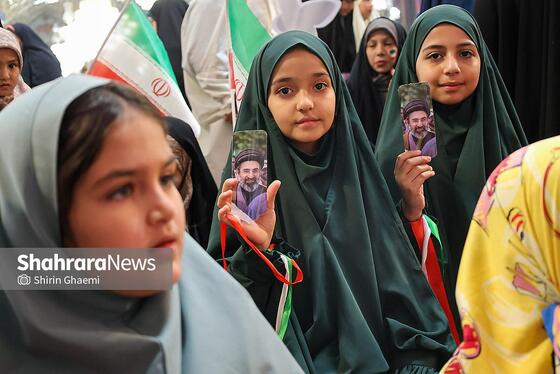 گزارش تصویری | گلباران حرم مطهر رضوی به مناسبت سالروز میلاد حضرت معصومه (س)