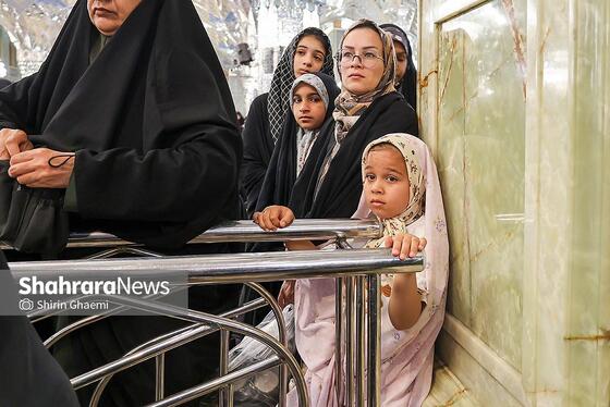 گزارش تصویری | گلباران حرم مطهر رضوی به مناسبت سالروز میلاد حضرت معصومه (س)