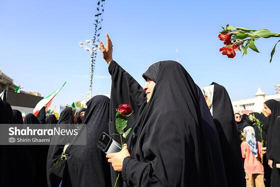 گزارش تصویری | گلباران حرم مطهر رضوی به مناسبت سالروز میلاد حضرت معصومه (س)