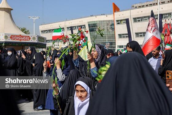 گزارش تصویری | گلباران حرم مطهر رضوی به مناسبت سالروز میلاد حضرت معصومه (س)