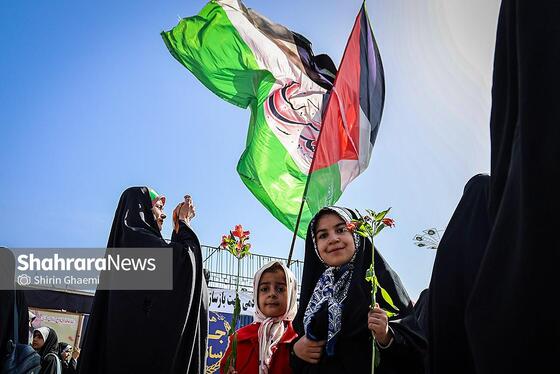 گزارش تصویری | گلباران حرم مطهر رضوی به مناسبت سالروز میلاد حضرت معصومه (س)