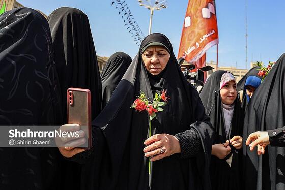 گزارش تصویری | گلباران حرم مطهر رضوی به مناسبت سالروز میلاد حضرت معصومه (س)