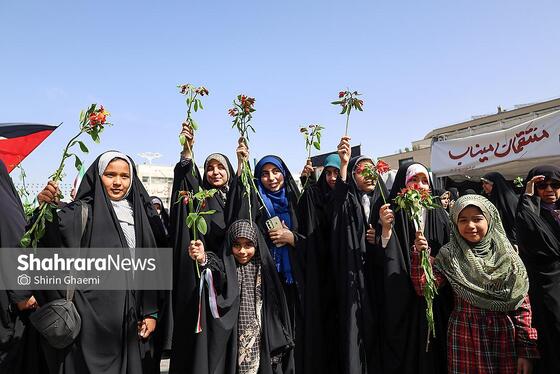 گزارش تصویری | گلباران حرم مطهر رضوی به مناسبت سالروز میلاد حضرت معصومه (س)