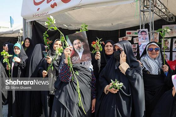 گزارش تصویری | گلباران حرم مطهر رضوی به مناسبت سالروز میلاد حضرت معصومه (س)